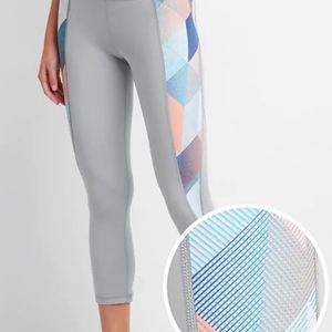 GAPFit GFast Mid Rise Capris Sculpt Compression